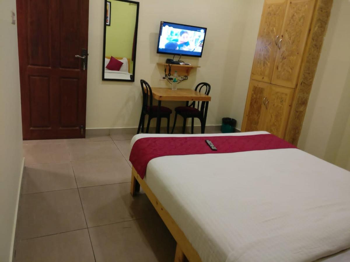 Chaplin Hotel Pondicherry Esterno foto