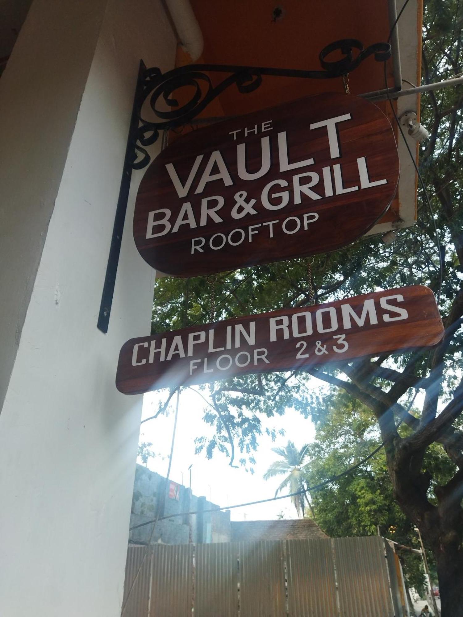 Chaplin Hotel Pondicherry Esterno foto