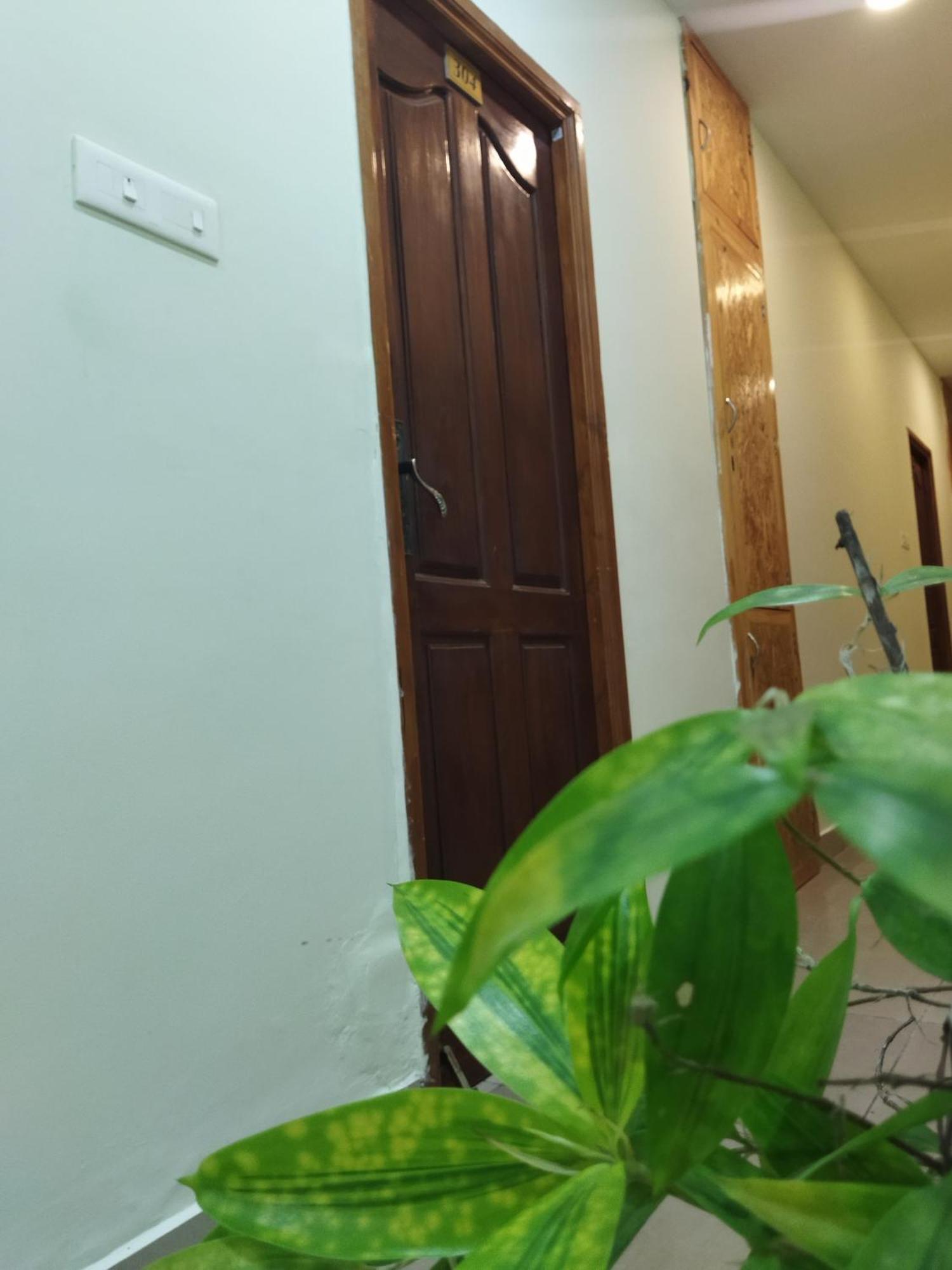 Chaplin Hotel Pondicherry Esterno foto