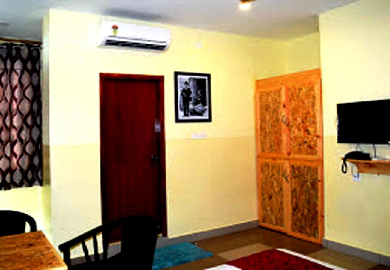 Chaplin Hotel Pondicherry Esterno foto