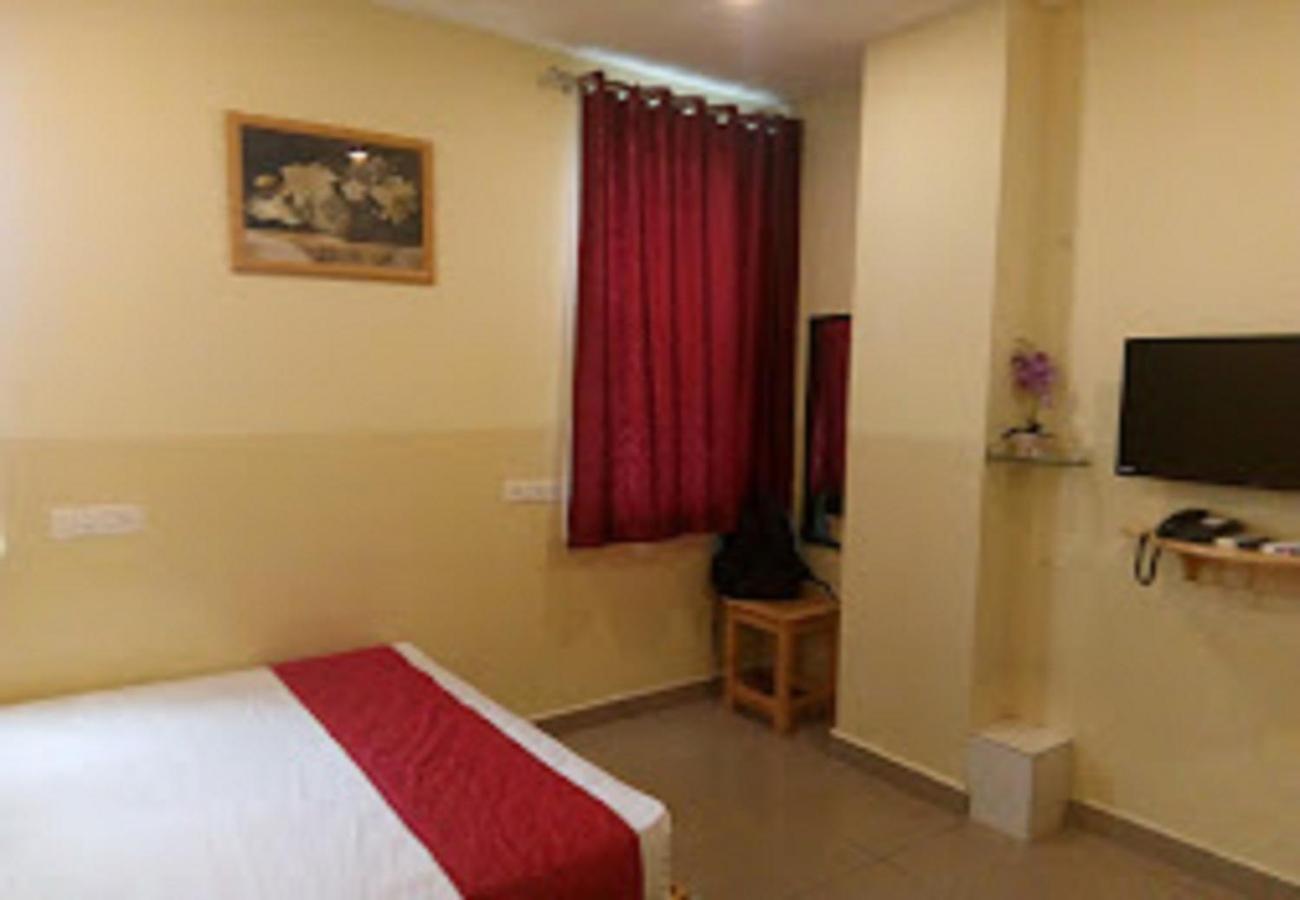 Chaplin Hotel Pondicherry Esterno foto