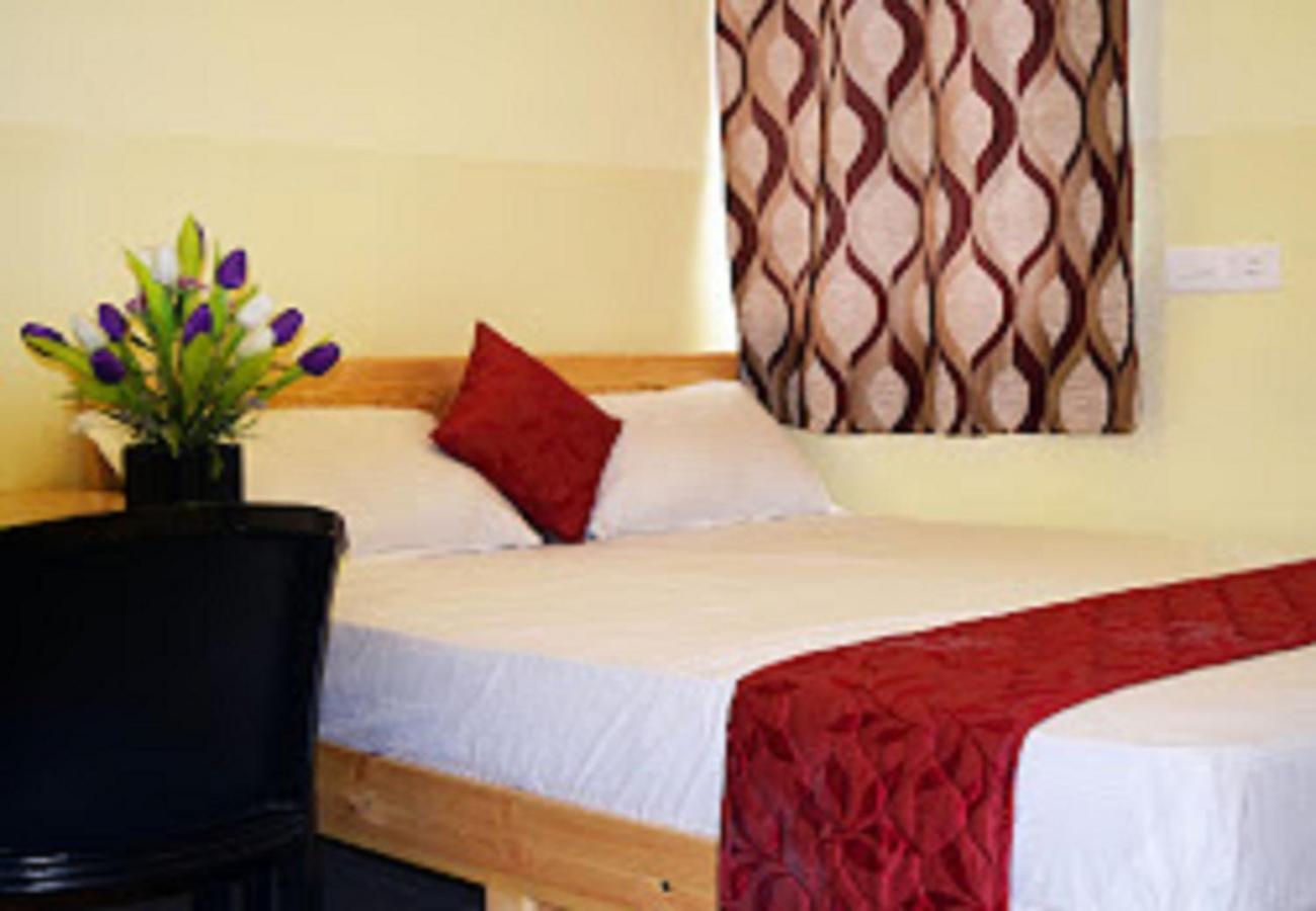Chaplin Hotel Pondicherry Esterno foto