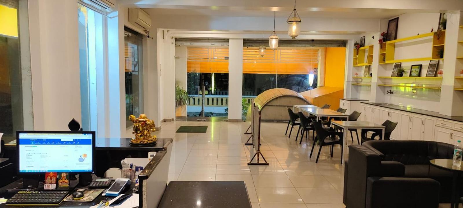 Chaplin Hotel Pondicherry Esterno foto