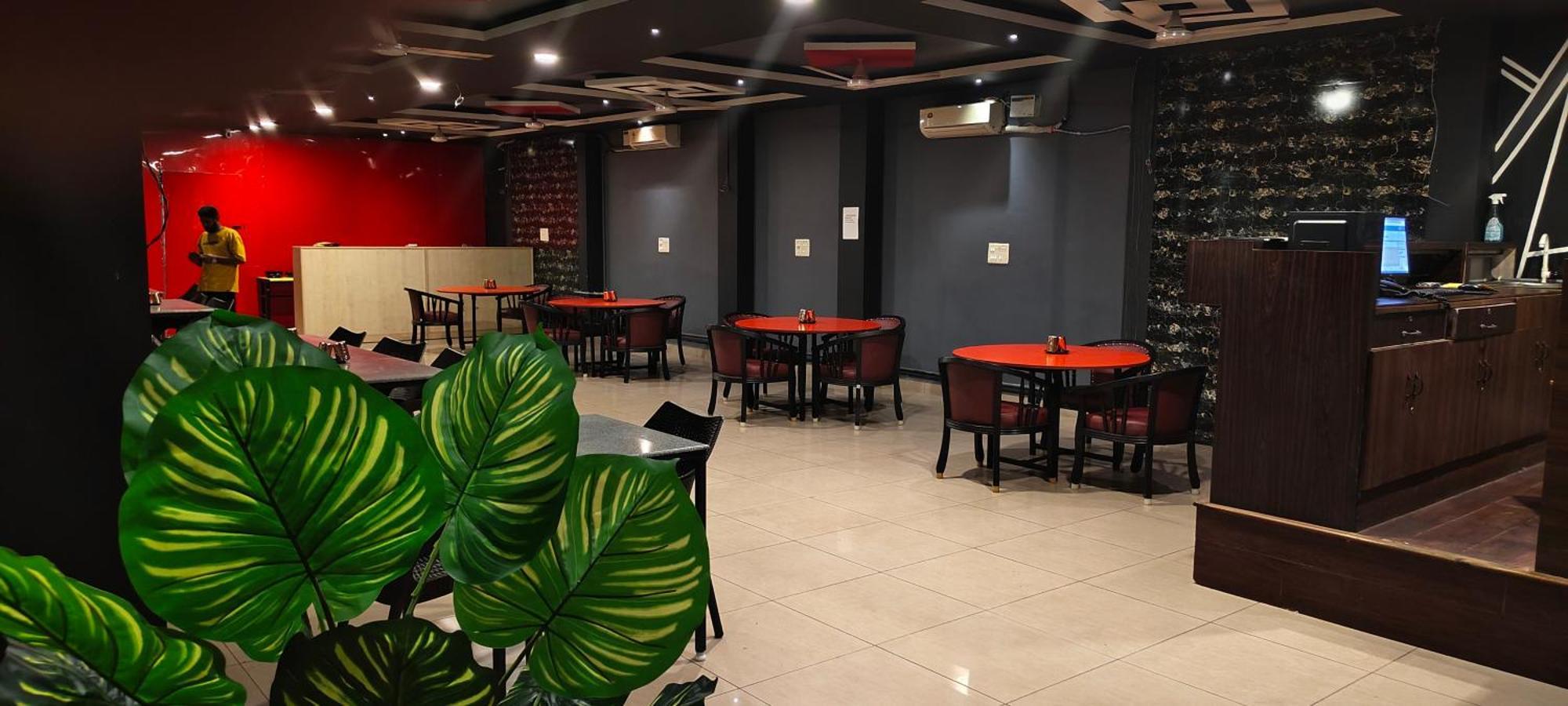 Chaplin Hotel Pondicherry Esterno foto